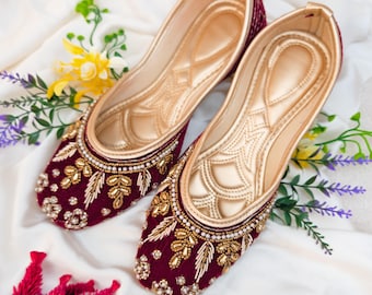 Hand bestickter Punjabi Jutti, Khussa Schuh, Brautjutti, verzierte Mojaris, Bäuche, Ballerinas, Loafers, Juttis