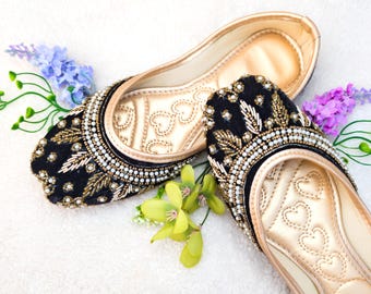 Embellished Black Leather Jutti, Traditional Indian Khussa Bridal Mojaris, Black Bellarinas, Loafers