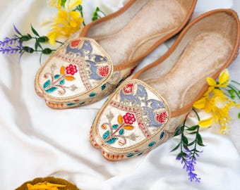 Cream Handcrafted Punjabi Jutti, Embroidered Khussa Shoes, Bridal Mojaris, Indian Ethnic Flats