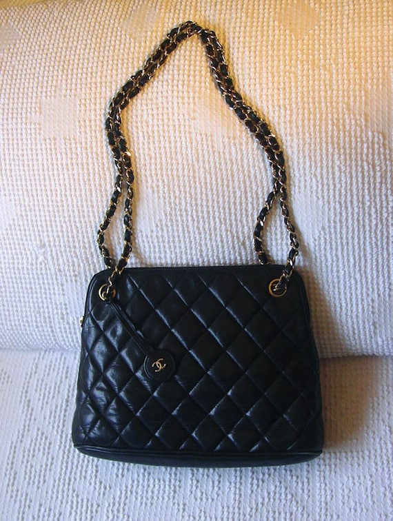 chanel black quilted handbag
