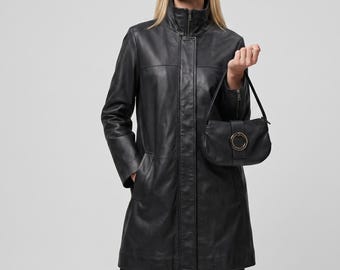 Abrigo de cuero negro para mujer, con cremallera, cuello alto, estilo minimalista, largo medio, corte ajustado, elegante, abrigo de invierno moderno, regalo para ella.