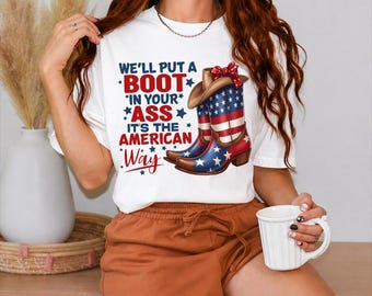 American Way PNG, Kopniemy cię w tyłek, to jest American Way, Patriotyczna koszulka z kowbojskimi butami, Cyfrowe pobieranie z okazji Dnia Niepodległości USA