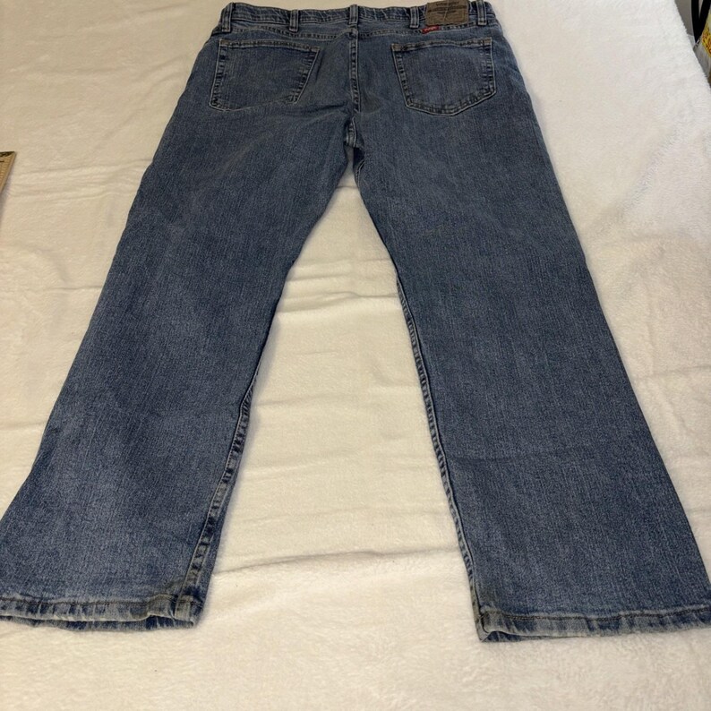 Wrangler Jeans Mens 36x30 Straight Leg Blue Denim Relaxed Fit image 6