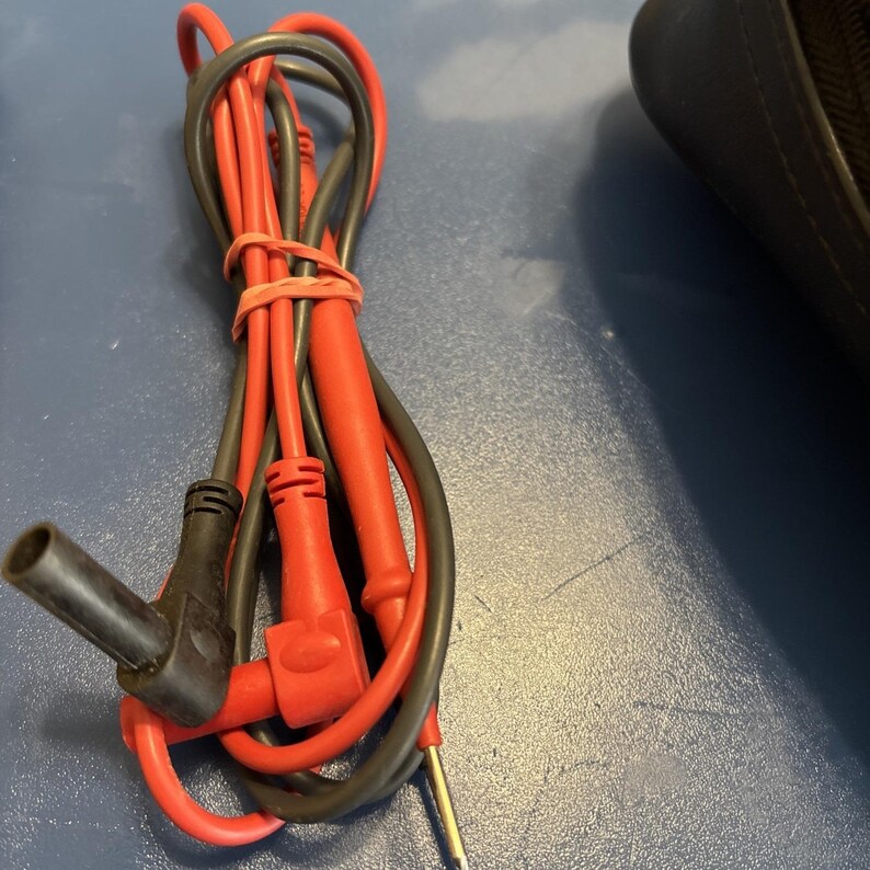 Multímetro digital BK Precision 388-HD con cables y estuche Fluke (probado) imagen 7