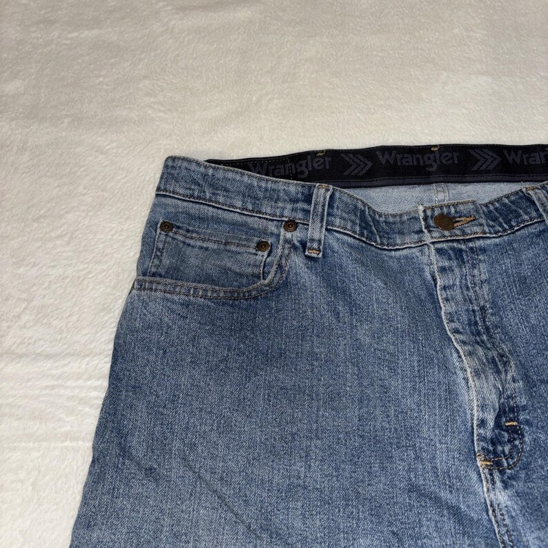 Wrangler Jeans Mens 36x30 Straight Leg Blue Denim Relaxed Fit image 3