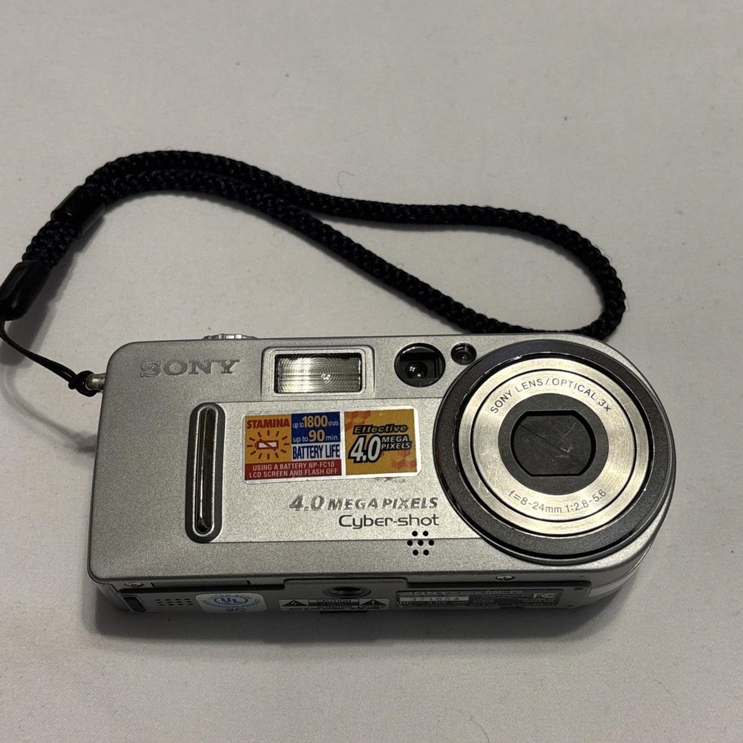 カメラ SONY Cybershot 4.0メガピクセル シルバー