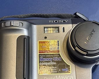 Vintage Sony MVC-FD90 Digital Mavica Camera 16x Zoom FD Drive 1.6MP Untested