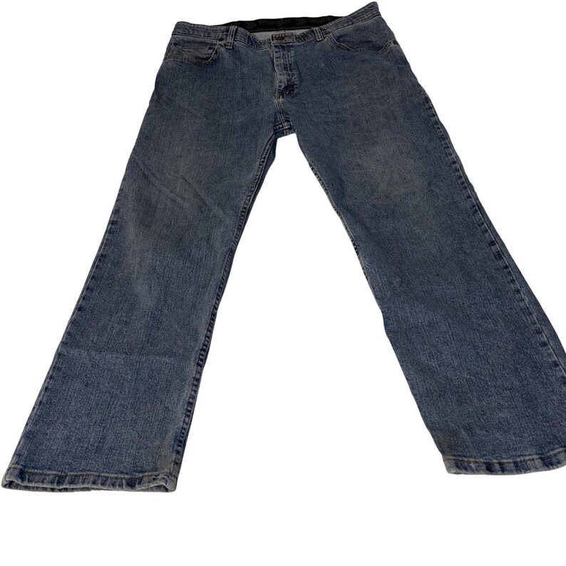 Wrangler Jeans Mens 36x30 Straight Leg Blue Denim Relaxed Fit image 2