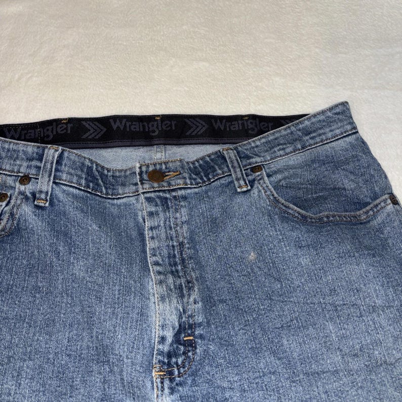 Wrangler Jeans Mens 36x30 Straight Leg Blue Denim Relaxed Fit image 4