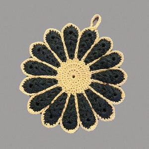 Daisy Pot Holder - Hand Crocheted