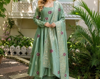 Salbei grüner Gewebe Anarkali-Anzug, Rose mit Blumen besticktes Festival Kurta Palazzo-Set, luxuriöse indische Hochzeitsoutfits Pakistanischer Salwar Kameez,
