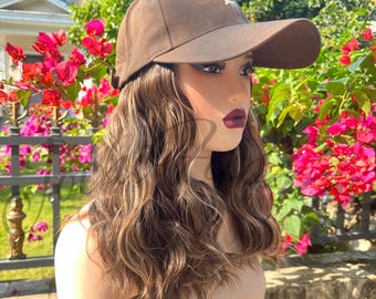 Baseballmütze Perücke Braun Gewelltes Haar für Frauen Highlight Kunsthaar-Perücken