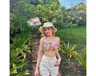 Handgjord virkad topp med 3D-blommor, bikini med livfull blommig design, sommarfestivalkläder, söt bohemisk crop top, estetisk stickad bralette i cottagecore-stil