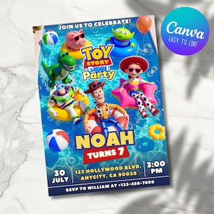 Può includere: Un invito per una festa in piscina a tema Toy Story con Woody, Buzz Lightyear, Jessie, Rex e un alieno. Il testo recita: JOIN US TO CELEBRATE! TOY STORY POOL PARTY, NOAH TURNS 7, 30 JULY, 123 HOLLYWOOD BLVD, ANYCITY, CA 90028, 3:00 PM, RSVP TO WILLIAM AT +123-456-7890.