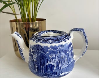 Vintage George Jones & Sons Abbey 1790 pattern teapot, manufactured in the early 20th century