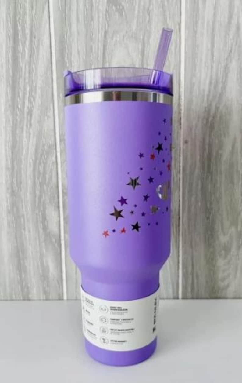 Vaso térmico Stanley Purple Star Quencher de 1.1 litros (40 oz) H2.0 con tapa y pajita, edición limitada. imagen 4