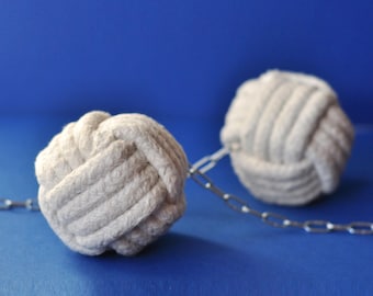 Poi de fuego de puño de mono mediano con mecha de cerámica – Spinning Flow Art Props