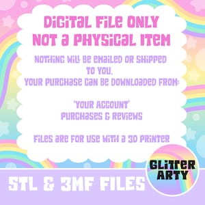 Pu&ograve; includere: Avviso di file digitale con testo rosa e bianco su sfondo arcobaleno pastello. Il testo indica che l'articolo &egrave; un file digitale, non un oggetto fisico, e fornisce istruzioni per il download. Include il logo Glitter Arty.