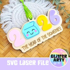 Archivo SVG láser del Año de los Squishies 2026 / Regalo de Navidad para profesores / Squishy / Relleno de pintura acrílica / Adorno colgante comercial - Probado en Beambox