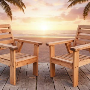 以下が含まれることがあります： アームレスト付きの2つの木製アディロンダックチェアが、海に面した木製のデッキに配置されています。椅子は明るい色の木材で作られています。ヤシの木が背景の夕日を囲み、リラックスできるビーチのシーンを作り出しています。