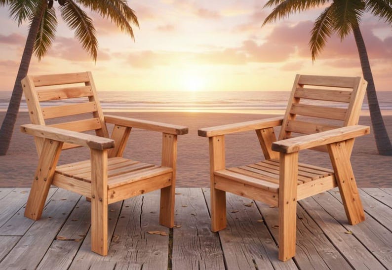 以下が含まれることがあります： アームレスト付きの2つの木製アディロンダックチェアが、海に面した木製のデッキに配置されています。椅子は明るい色の木材で作られています。ヤシの木が背景の夕日を囲み、リラックスできるビーチのシーンを作り出しています。