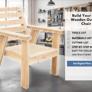 以下が含まれることがあります： アームレスト付きの明るい色の木製アウトドアチェア。椅子は、目に見える接合部とスラットで構成されています。右側のテキストには、「Build Your Own Wooden Outdoor Chair」と、含まれているリソースのリストが記載されています。椅子はワークショップにあります。