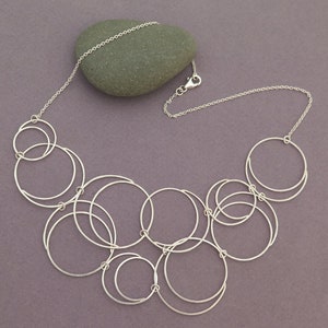 Collar babero, collar de plata para mujer, collar circular, collar de plata esterlina, collar de burbujas, collar llamativo de plata, multicírculo