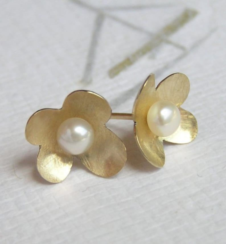 14k Gold Flower Earrings With a Pearl 14k Gold Earrings 14k Etsy