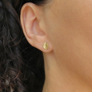 14k Gold Earrings, Gold Leaf Earrings, 14k Gold Studs, Solid Gold Earrings, Gold Stud Earrings, Minimalist Jewelry, Small Stud Earrings