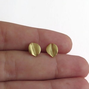 14k Gold Leaves Earrings - 14k Gold Studs - Minimalist Earrings - 14k Gold Leaf Studs - 14k Gold Earrings - Small Stud Earrings