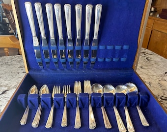 Viceroy Silver plate Flatware 40 piece Lady Fair  pattern Original Box