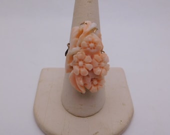 Koraalring met uitgesneden bloemen en bladeren 14 kt 10,3 gram maat 7 3/4
