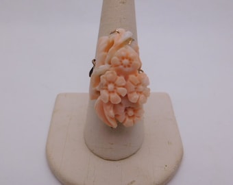 Coral Ring with Carved Flowers and Leaves 14K 10.3 grams Size 7 3/4