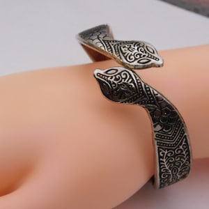 Snake Bracelet Silver Plated Vintage 7.25Wearable length 35.7 grams