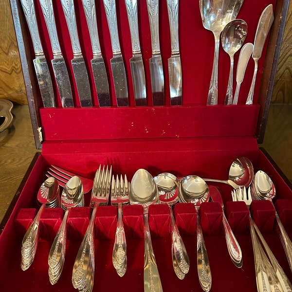 National Silver Co A1 Princess Royal Silver Plate 83 pieces 1930s