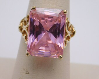 Pink CZ Ring 20Carats Yellow Gold 10K 8.19 grams Size 6 Butterfly Design