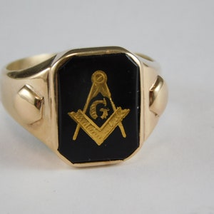 Masonic Ring with Onyx and Gold Emblem Yellow Gold 10K 6.5 grams Size 11.75