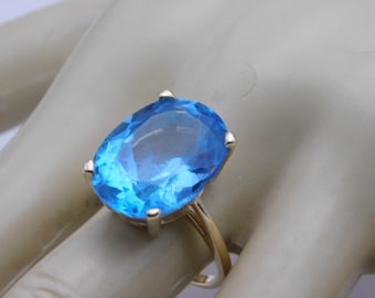 Swiss Blue Topaz Statement Ring 15 Carats Yellow Gold 14K 10 Grams Size 8