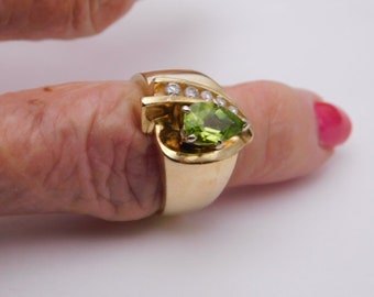 Peridot and Diamond Ring 1.48 Ctw Yellow Gold 14K 8.82 grams Size 8.25