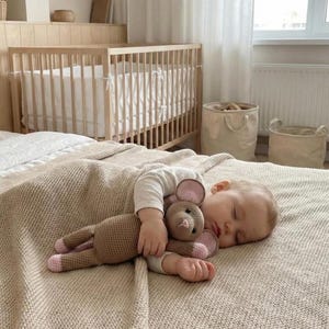 Patrón de ratón de crochet en PDF – Muñeco de peluche Sleepy Mouse – Tutorial de amigurumi Lovey