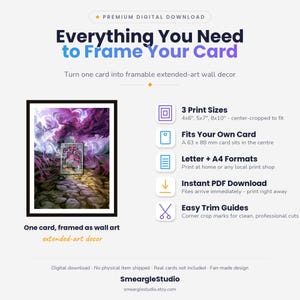 Puede incluir: Una gu&iacute;a de descarga digital titulada Everything You Need to Frame Your Card, que muestra una ilustraci&oacute;n de tarjeta enmarcada con humo p&uacute;rpura y un camino de piedra. Enumera 3 tama&ntilde;os de impresi&oacute;n, se ajusta a tarjetas de 63x88 mm e incluye PDF.