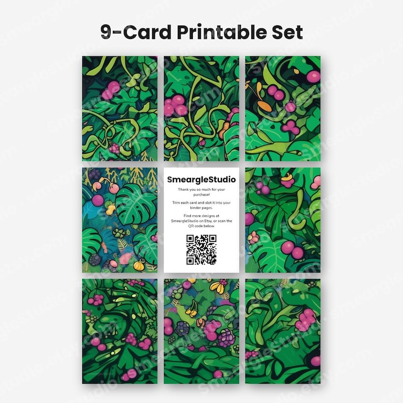 Pu&ograve; includere: Un set di 9 carte stampabili con un vivace motivo a tema giungla con foglie verdi, viti e bacche rosa. La carta centrale mostra il testo SmeargleStudio, istruzioni per il ritaglio e un codice QR.