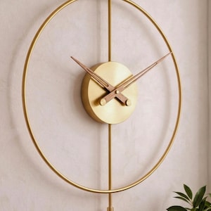 Moderne Gold Wanduhr mit dekorativen Pendel 84 cm, skulpturale minimalistische Statement Wandkunst Bild 1