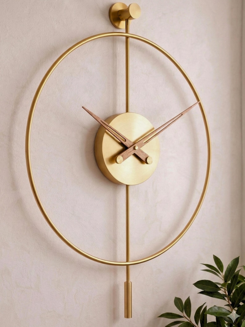 Moderne Gold Wanduhr mit dekorativen Pendel 84 cm, skulpturale minimalistische Statement Wandkunst Bild 1