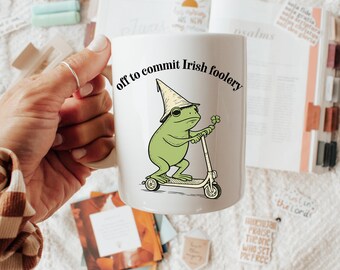 Tasse grenouille de la Saint-Patrick Off to Commit Foolerie irlandaise Trottinette grenouille rigolote Trèfle à quatre feuilles de la Saint-Patrick St Paddys Day