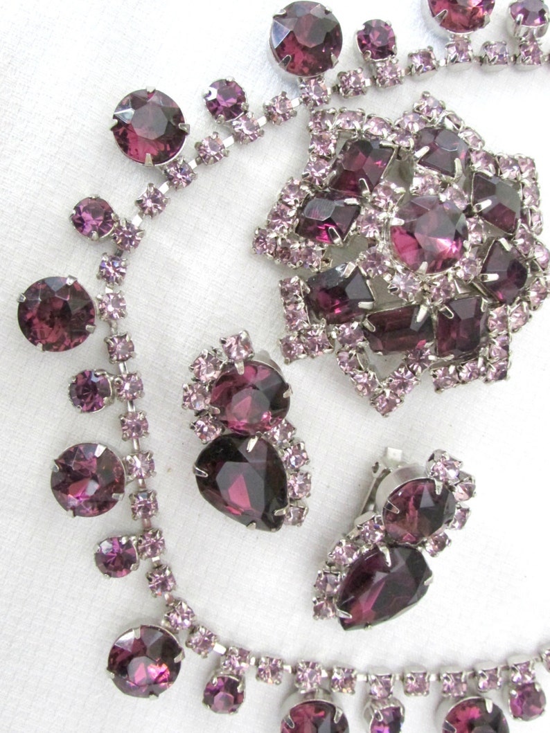 Haute Couture 1950/'s Regency Runway Vintage Demi Parure Purple Amethyst Rhinestone Necklace Earring /& Brooch Set Pin Statement set