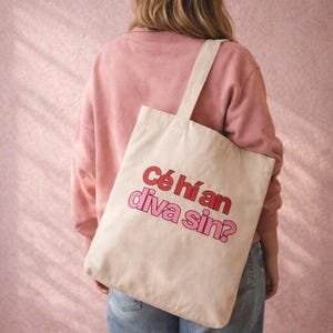 Cé hí an diva sin? Who’s that diva? Tote Bag | Irish Slang | Fun Gaeilge Gift | Iris Gift