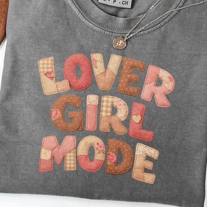 ラバーガールモードパッチワークTシャツ、ロマンティックグラフィックTシャツ、ソフトガーリーアウトフィット