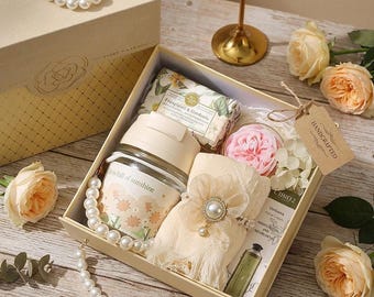 Kuratierte Geschenkbox, Umarmung in einer Box, Ermutigungsgeschenk, Mama Geschenkset, Denken an Sie Box, gemütliches Pflegepaket, Self Care Korb, Handtuch Geschenkbox