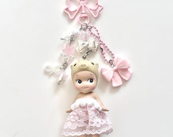 Llavero con dije de vestido de princesa rosa de Sonny Angel hecho a mano